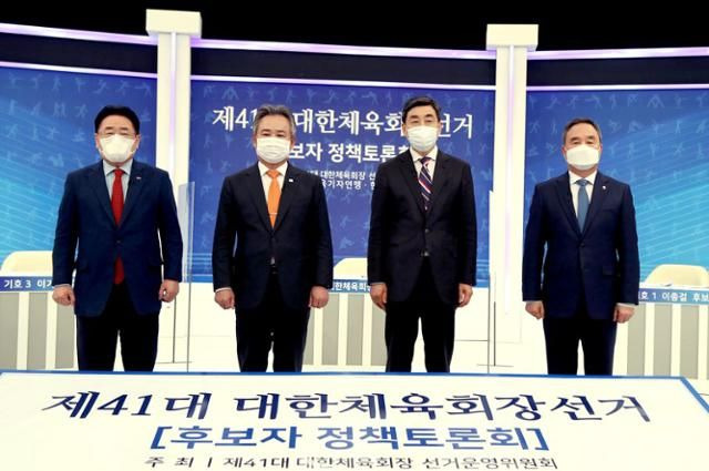 왼쪽부터 기호 2번 유준상 후보, 기호 3번 이기흥 후보, 기호 1번 이종걸 후보, 기호 4번 강신욱 후보.ⓒ 대한체육회