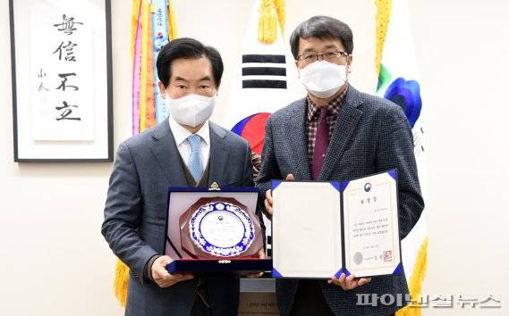 의정부시 지적공부 세계측지계 변환사업으로 국토교통부장관 표창수상. 사진제공=의정부시