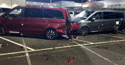 파손된 차량들의 모습. 트위터 캡처.