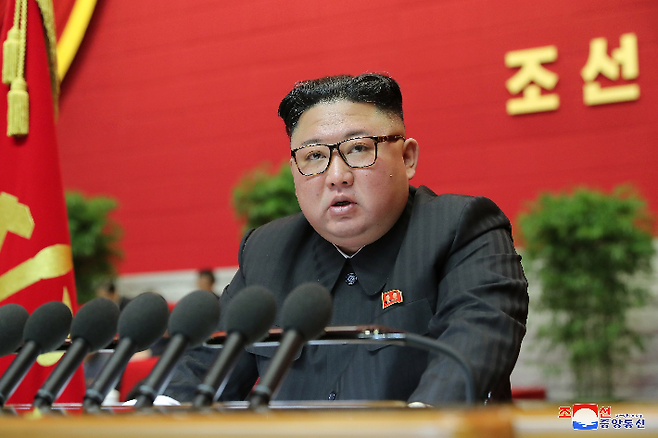 지난 8일 평양에서 노동당 제8차 대회 4일차 회의가 열렸다고 조선중앙통신이 9일 보도했다. 연합뉴스