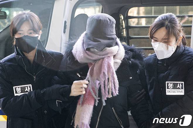 집행유예 기간 중 또다시 마약을 투약했다는 의혹을 받는 남양유업 창업주의 외손녀 황하나씨가 7일 오전 서울 마포구 서울서부지방법원에서 열린 구속 전 피의자심문(영장실질심사)에 출석하고 있다.  2021.1.7/뉴스1 © News1 이승배 기자