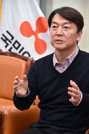 안철수 국민의당 대표가 지난 8일 국회 본청 당대표실에서 가진 파이낸셜뉴스와 인터뷰에서 주요 현안에 대해 입장을 밝히고 있다. 사진=서동일 기자