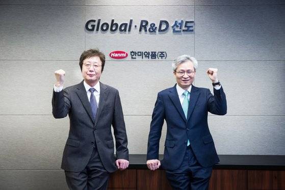 한미약품을 이끌고 있는 권세창(왼쪽)과 우종수 대표이사.