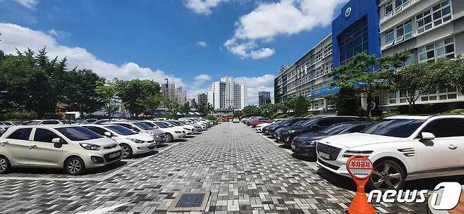 주차장 개방 공유사업에 참여하는 대구 동부교육지원청 주차장.(대구시 제공)©뉴스1