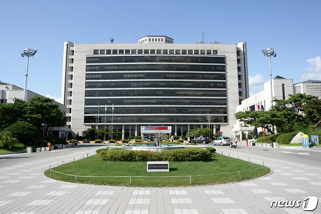 11일 충북 충주시가 코로나19 극복을 위해 올해 중소기업 육성기금을 확대 지원한다고 밝혔다. 사진은 충주시청.(뉴스1 DB)2020.1.11/© 뉴스1