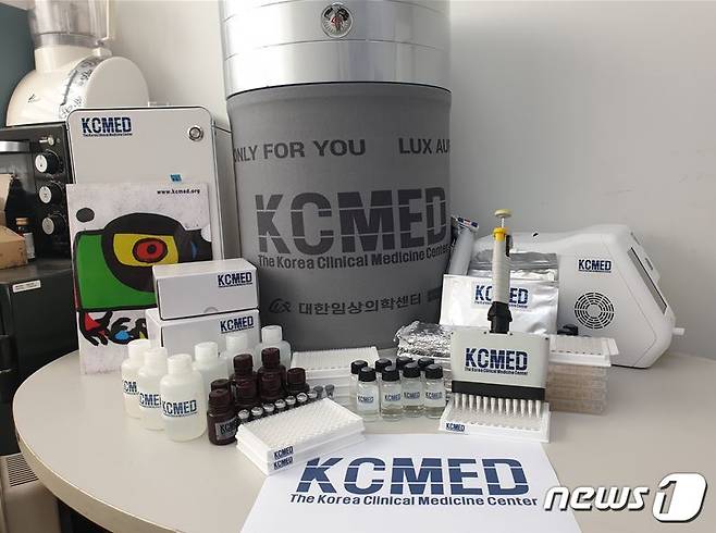 강원대 의학과 서인범 교수팀이 개발한 코로나19 중화항체 진단키트. (강원대 제공)© 뉴스1