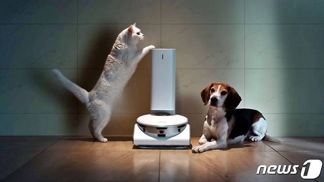 CES 2021 삼성 프레스컨퍼런스에 소개된 '삼성 제트봇 AI' 로봇청소기와 '스마트싱스 펫(SmartThings Pet)' 케어 서비스 (삼성전자 제공)2021.01.11/뉴스1 © 뉴스1
