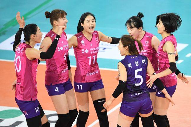 외국인 선수 없이 시즌을 치르고 있는 흥국생명. ⓒ KOVO