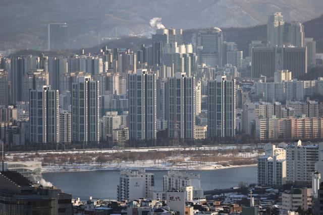 서울 남산에서 바라본 시내 아파트의 모습. 연합뉴스