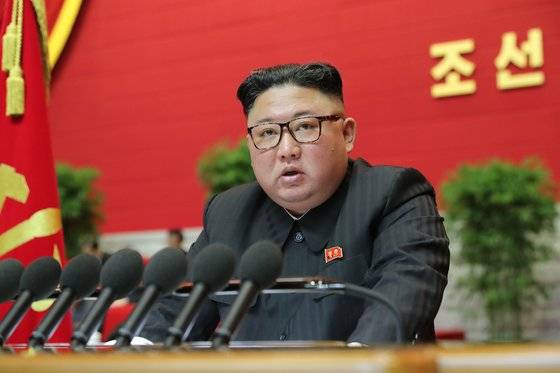 지난 9일 북한 노동당 기관지 노동신문은 지난 5일부터 7일까지 노동당 8차 대회에서 이뤄진 김정은 국무위원장의 당 중앙위원회 제7기 사업총화 보고 내용을 공개했다. 김 위원장은 보고에서 대남, 대미 메시지를 표출하며 앞으로 추진할 대외 전략의 구상을 공개했다.  [뉴스1]