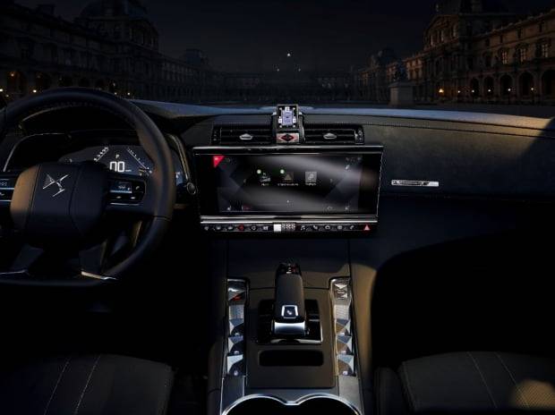 'DS 7 크로스백 루브르 에디션' 실내: 오페라 인스퍼레이션. 사진 = DS 오토모빌