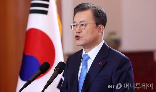 [서울=뉴시스]박영태 기자 = 문재인 대통령이 11일 오전 청와대 본관에서 2021년 국정운영 구상과 방향을 국민들께 제시하는 신년사를 발표하고 있다. 2021.01.11. since1999@newsis.com