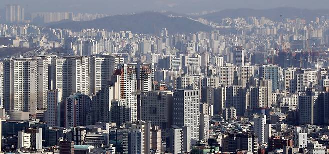 사진은 남산에서 바라본 강북 아파트. [연합]