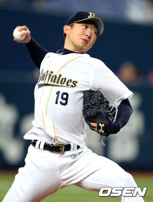 [OSEN=교세라돔(오사카), 곽영래 기자]오릭스에서 4번 타자로 활약하고 있는 이대호는 62경기에 나와 타율 3할2푼6리(4위), 11홈런(5위), 42타점(5위), 장타율 5할1푼9리(5위) 등 도루를 제외하고 타격 부문 전반에 걸쳐 고른 높은 성적을 보이고 있다./ youngrae@osen.co.kr