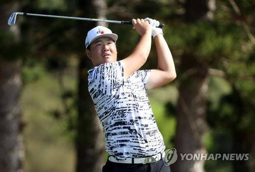 임성재의 아이언샷. [AFP/게티이미지=연합뉴스]