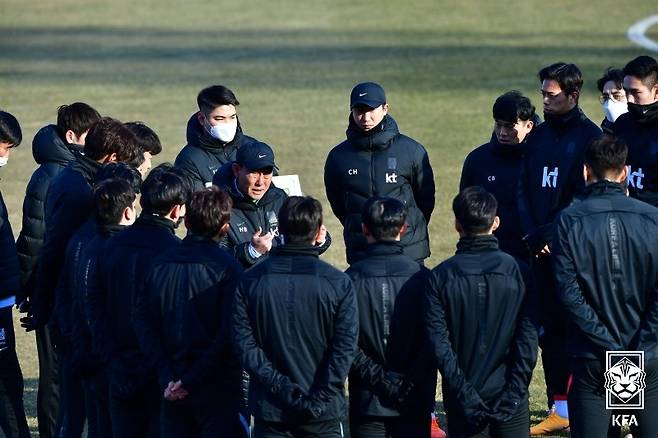 김학범 감독이 이끄는 올림픽 축구 대표팀이 12일 강릉 종합운동장에서 훈련을 진행하고 있다.(대한축구협회 제공) © 뉴스1