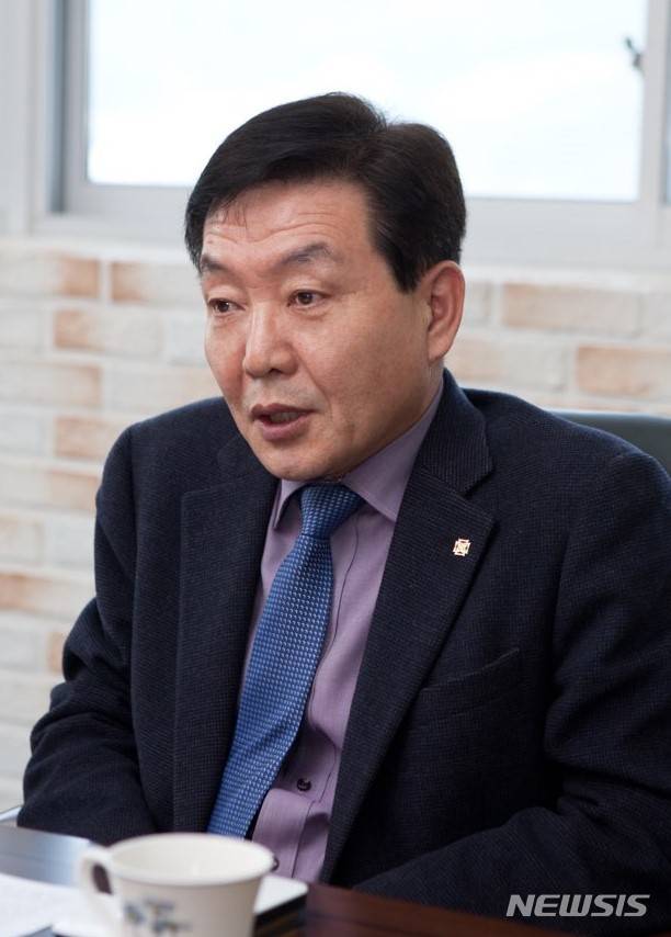 [부산=뉴시스] 허상천 기자 = 에스제이이㈜ 유호묵 대표가 중소벤처기업부로부터 ‘2020년 존경받는 기업인’으로 선정됐다. 2021.01.12. (사진 = 부산중기청 제공) photo@newsis.com