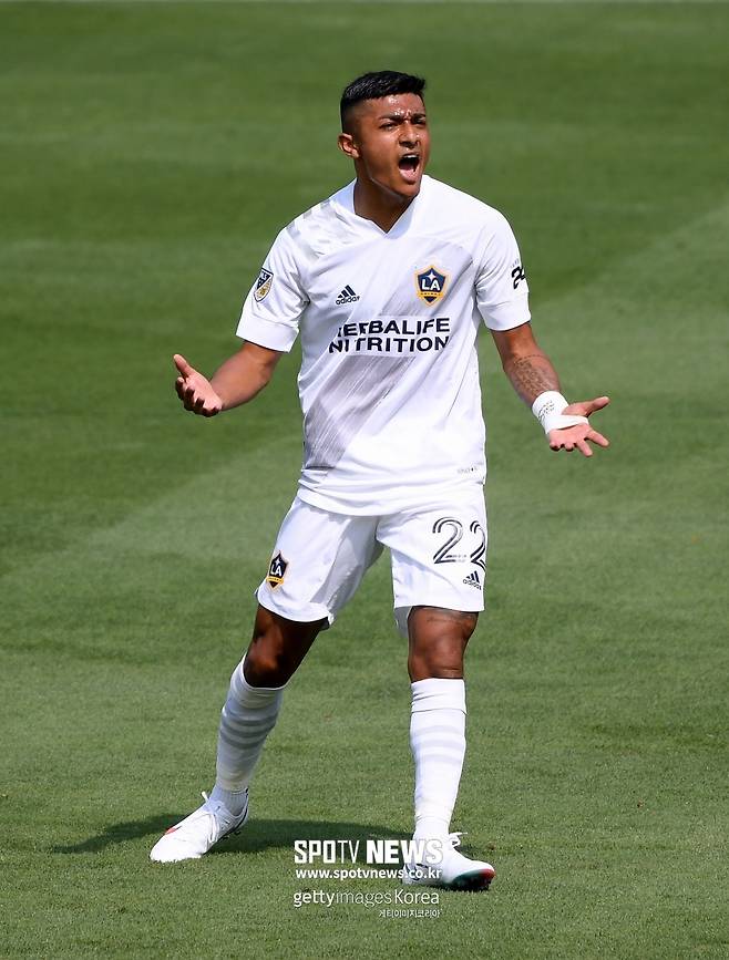 ▲ 토트넘이 19세 LA 갤럭시 풀백 아라우호에게 관심이다