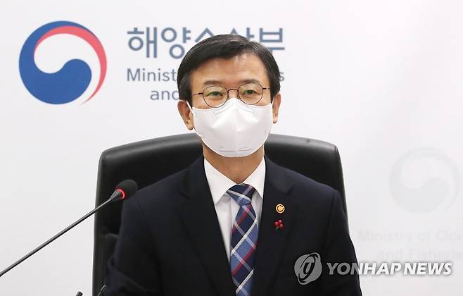 문성혁 장관, 3차 해양수산발전 기본계획 발표 (세종=연합뉴스) 김주형 기자 = 문성혁 해양수산부 장관이 지난 11일 오후 세종시 정부세종청사에서 제3차 해양수산발전 기본계획을 발표하고 있다. kjhpress@yna.co.kr