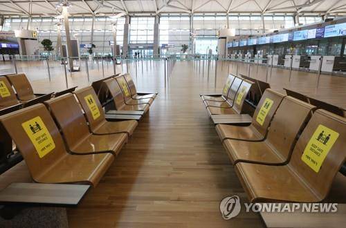'언제쯤 여행갈 수 있을까' 지난 3일 인천공항 제1터미널 입국장이 한산한 모습. [연합뉴스 자료사진]