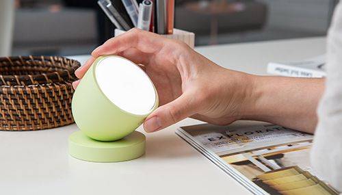 스타트업 루플의 인공지능 조명 ‘올리’. 올리는 빛의 파장을 이용해 숙면을 돕는 호르몬인 멜라토닌 분비를 억제하거나 촉진하는 AI 조명이다./루플