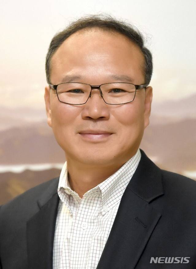 [남원=뉴시스]윤난슬 기자 = 제21대 서부산림청장으로 산림청 산림환경보호과장이 13일 새로 취임했다.(사진=서부산림청 제공)