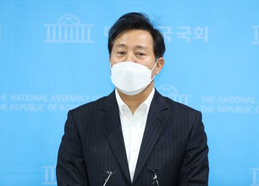 오세훈 전 서울시장이 14일 문재인 대통령을 향해 대법원 판결을 받은 박근혜 전 대통령을 사면해달라고 요구했다.(사진=연합뉴스)