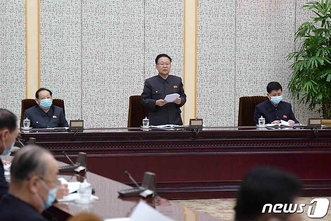 (평양 노동신문=뉴스1) = 최고인민회의를 진행하는 최룡해 최고인민회의 상임위원회 위원장의 모습. [국내에서만 사용가능. 재배포 금지. DB 금지. For Use Only in the Republic of Korea. Redistribution Prohibited] rodongphoto@news1.kr