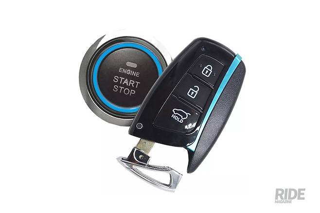 현재 스마트키에 사용되는 방식은 전파 방해나 보안성이 낮다는 문제점이 있다