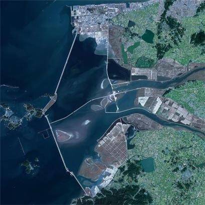 지난해 위성으로 촬영한 새만금의 모습. 왼쪽 아래부터 1호 방조제가 시작해 북쪽 방향인 위쪽으로 4호까지 연결돼 있다.