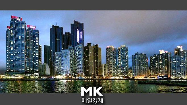 부산시 해운대구 우동에 있는 마린시티 전경. 부산의 대표적인 부촌으로 초고층 아파트들이 밀집해 있다. 매경DB