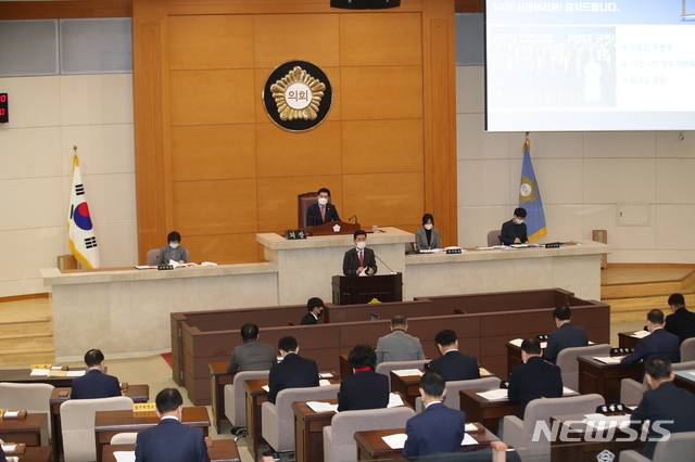 [포항=뉴시스] 강진구 기자 = 경북 포항시의회(의장 정해종)는 30일 오전 본회의장에서 제279회 제2차 정례회를 개회했다.(사진=포항시의회 제공) 2020.11.30.photo@newsis.com