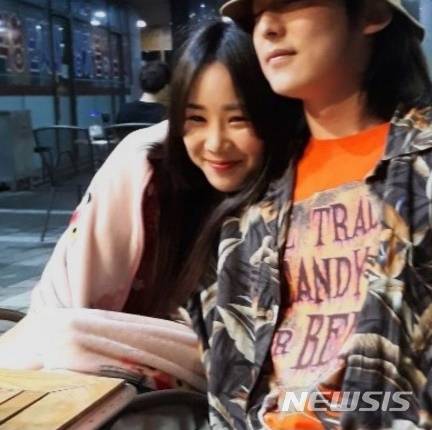 [서울=뉴시스]'긱스' 루이와 유성은이 열애를 인정했다. (사진=루이 인스타그램 사진 캡처) 2021.01.14. photo@newsis.com