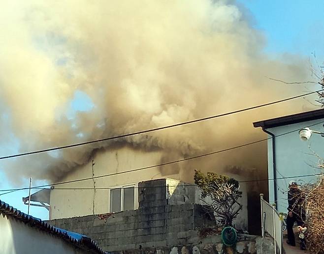 주택 화재 현장 [독자 제공·재판매 및 DB 금지]