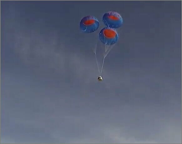 탑승 캡슐이 발사 이후 낙하산의 도움을 받아 지구로 귀환하는 모습 (사진=트위터 @planet4589)
