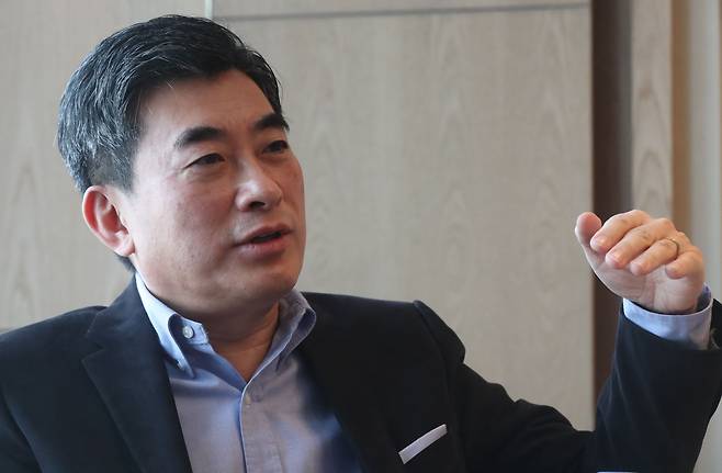 미 NASA 출신으로 현대차 도심항공모빌리티(UAM) 사업을 총괄하는 신재원 사장이 지난 13일 서울 롯데시그니엘 호텔에서 본지와 인터뷰를 갖고 “2026년엔 물류, 2028년엔 여객 UAM 사업을 시작할 것”이라고 말했다. / 장련성 기자