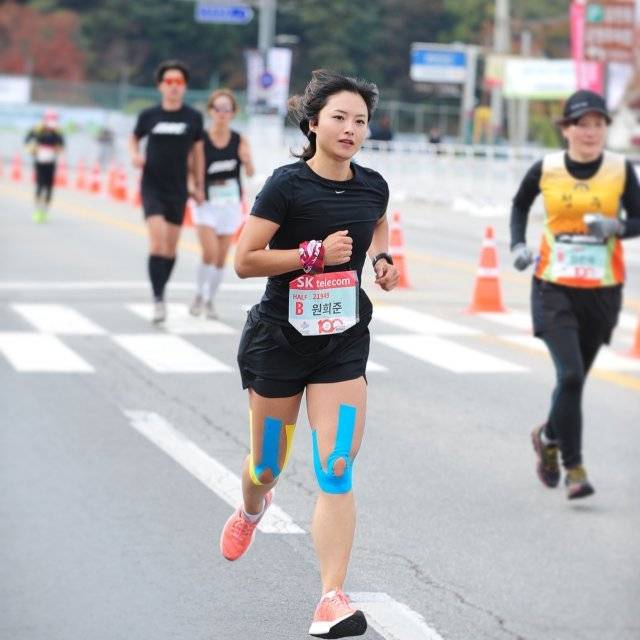 원희준 씨는 지난해부터 본격적으로 달리기 시작해 마라톤 10km와 하프코스까지 완주했다. 그는 코로나19시대 매일 저녁 달리며 스트레스를 날리고 있다. 원희준 씨 제공.