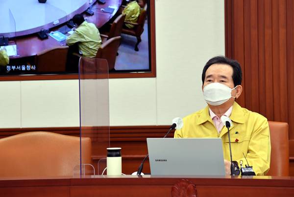 정세균 국무총리가 15일 정부서울청사에서 열린 코로나19 중대본 회의에서 발언하고 있다.