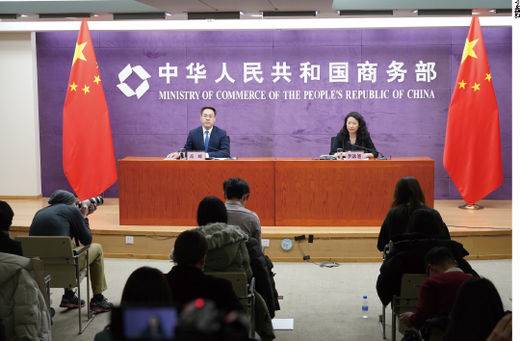 EU와 중국이 7년 만에 투자 협정에 타결했다. 지난해 12월 30일 중국 상무부가 EU와의 투자 협상이 완료됐다고 발표하고 있다./연합뉴스