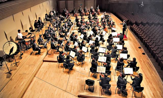 성경은 출애굽의 메아리가 꾸준히 등장하고 변주되는 하나의 곡과 같다. 사진은 오케스트라단이 곡을 연주하는 모습. 픽사베이