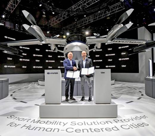 현대자동차가 UAM 사업에 진출하며 관련 기술 개발에 속도를 높이고 있다. 사진은 지난해 1월 열린 2020 CES에서 콘셉트 모델인 'S-A1'의 공개 장면./사진=현대자동차