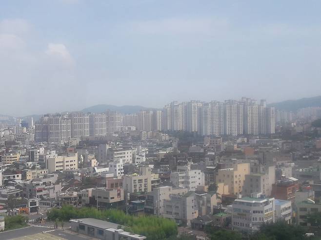 지난해 12월 광주·전남지역 주택 매매·전세시장 소비심리는 전월보다 다소 위축됐지만, 가격 상승 기조는 이어진 것으로 나타났다.광주 동구 전경/사진=머니S DB.