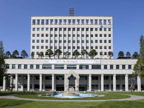 부천시는 코로나19로 인해 위축된 고용시장에 활력을 불어넣고 지역 청년이 변화하는 근무 환경에 적응할 수 있도록 ‘부천 청년 내일(My Job)을 위하여’ 사업을 추진한다고 15일 밝혓다. / 사진제공=부천시