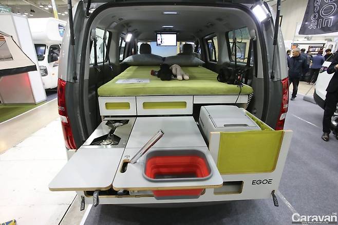 3인 가족이 함께라면 기동성을 확보한 소형 RV도 유용하다