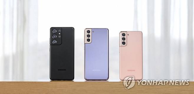 삼성전자, '갤럭시 S21' 3종 전격 공개 (서울=연합뉴스) 삼성전자가 15일 '삼성 갤럭시 언팩 2021' 행사를 온라인으로 개최하고 프리미엄 스마트폰 '갤럭시 S21' 3종을 공개했다.      사진은 삼성 갤럭시 S21 시리즈 3종.       [삼성전자 제공. 재판매 및 DB 금지] photo@yna.co.kr