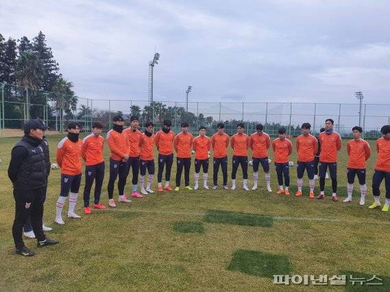 제주 서귀포시 클럽하우스 내 전용구장에서 동계훈련을 진행하고 있는 제주유나이티드 선수단.