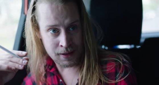 맥컬리컬킨이 2015년 출연한 웹 드라마 'RYVRS'의 한 장면. '나홀로 집에' 케빈을 떠올리게 하는 대사, "망할 크리스마스에 8살짜리 꼬마가 집에서 두명의 도둑과 싸워야 하면 기분이 얼마나 X같겠냐"고 일갈하는 장면이 유명하다. [잭 디셀 유튜브]