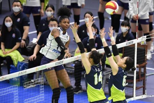 도로공사 켈시의 고공 강타 
[한국배구연맹 제공]