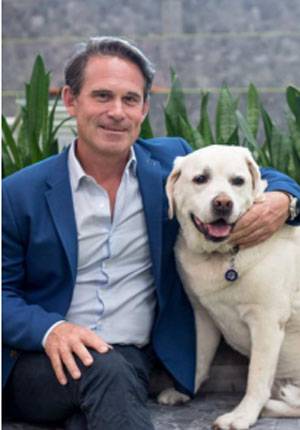 펫코 CEO인 론 쿠글린 [자료=petco.com]