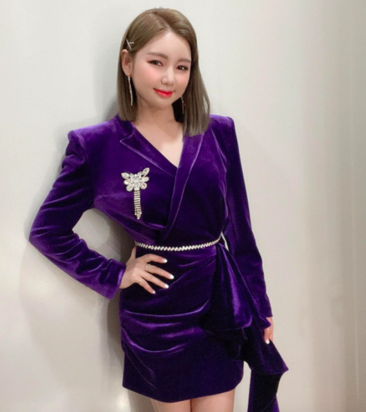 TrotSinger Song Ga-in boasts an ever-developing beauty.Song Ga-in posted a picture on his instagram on the afternoon of the 16th and put on a hashtag called drinking.Looking at the photos uploaded together on the day, Song Ga-in in a purple One Piece is smiling at the front and smiling at the whole face.Fans are baptizing the day after their debut, and their followers have commented on I watched the sound of the night, Cain was good today, and It is so beautiful today.Song Ga-in set the stage with Trot I Like It, released on December 26 last year in Show! Music Center, which was broadcast live on the day.Song Ga-in SNS